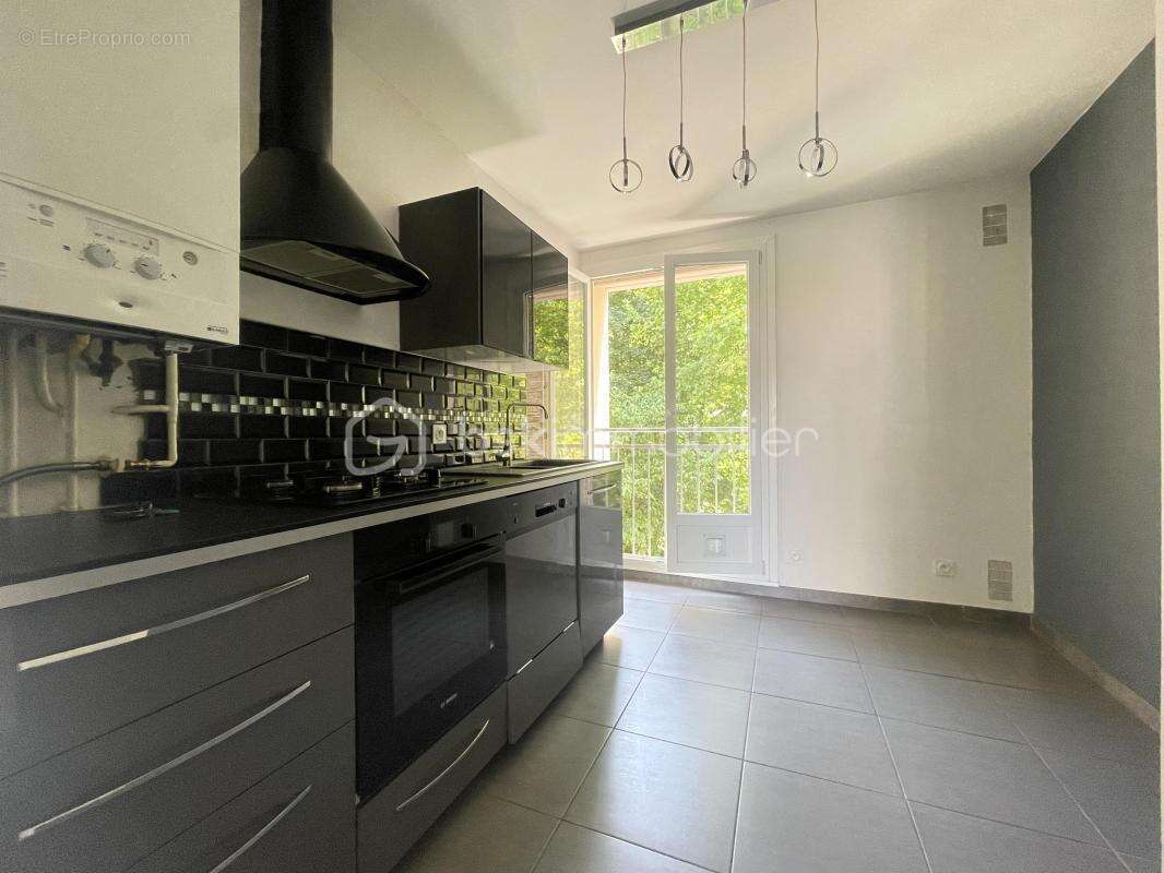 Appartement t3 de 66 m² a st-martin-d'heres village - photo 2