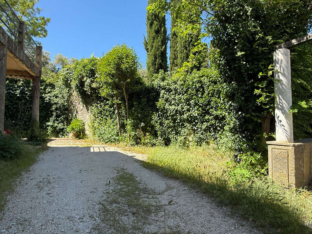 Maison à LA ROQUE-D'ANTHERON