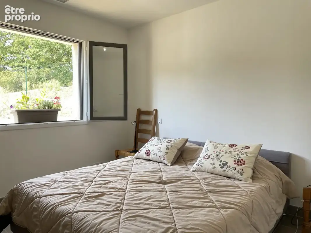 Dickjan POPPEMA d'eXp France vous propose une villa quasiment neuve avec 3 chambres, piscine, grand jardin