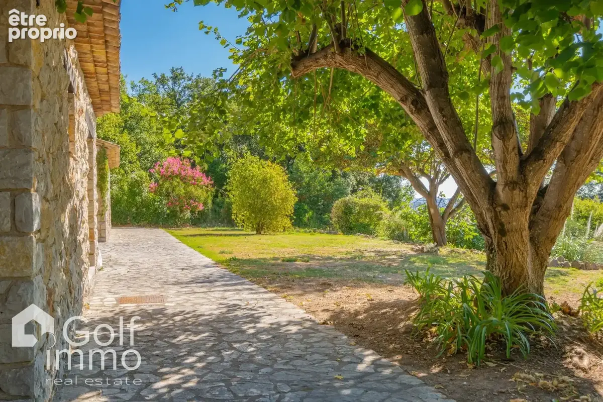 Villa de charme en pierre  plain-pied  300 m² 7000 m² du terrain  Piscine balinaise - photo 7