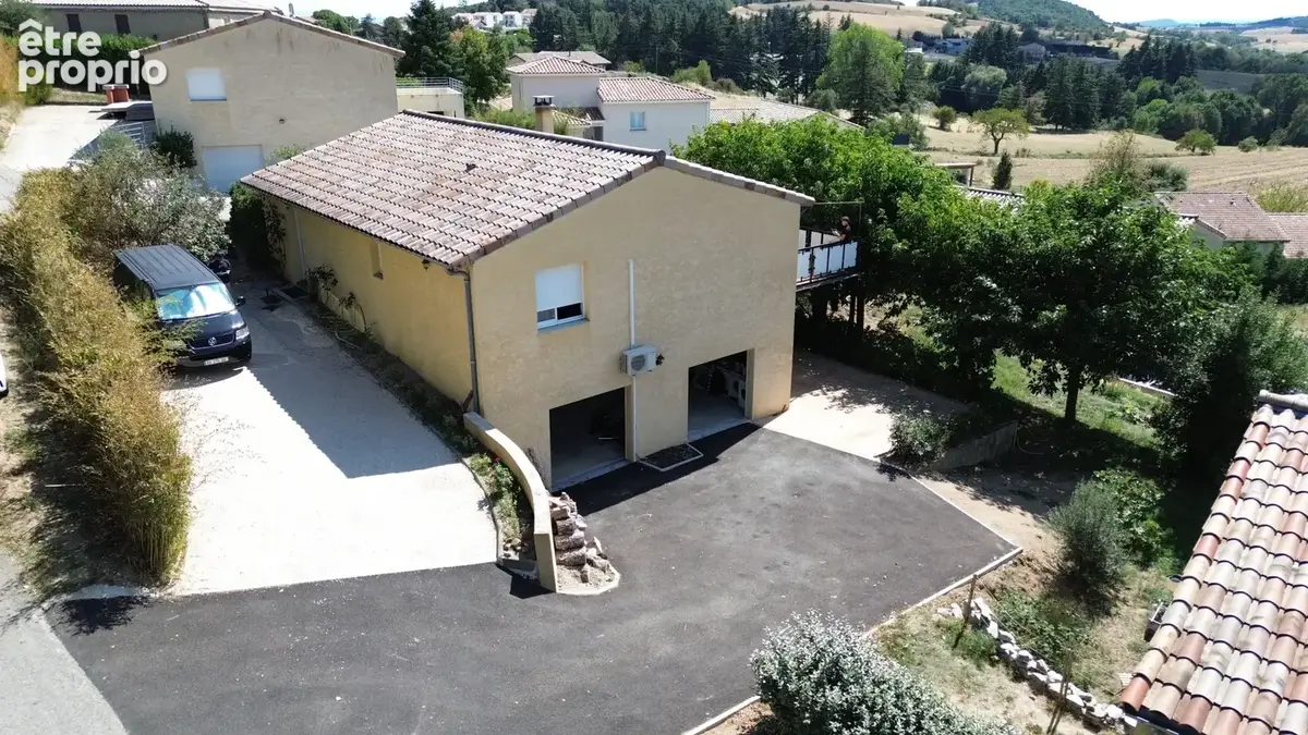 Photo Maison à Saint-Romain-De-Lerps au prix de 299 000€