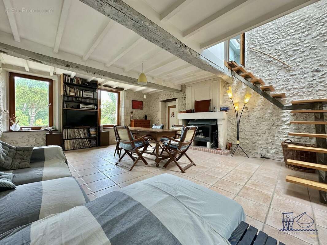 Maison 121 m² à Arces  - photo 7