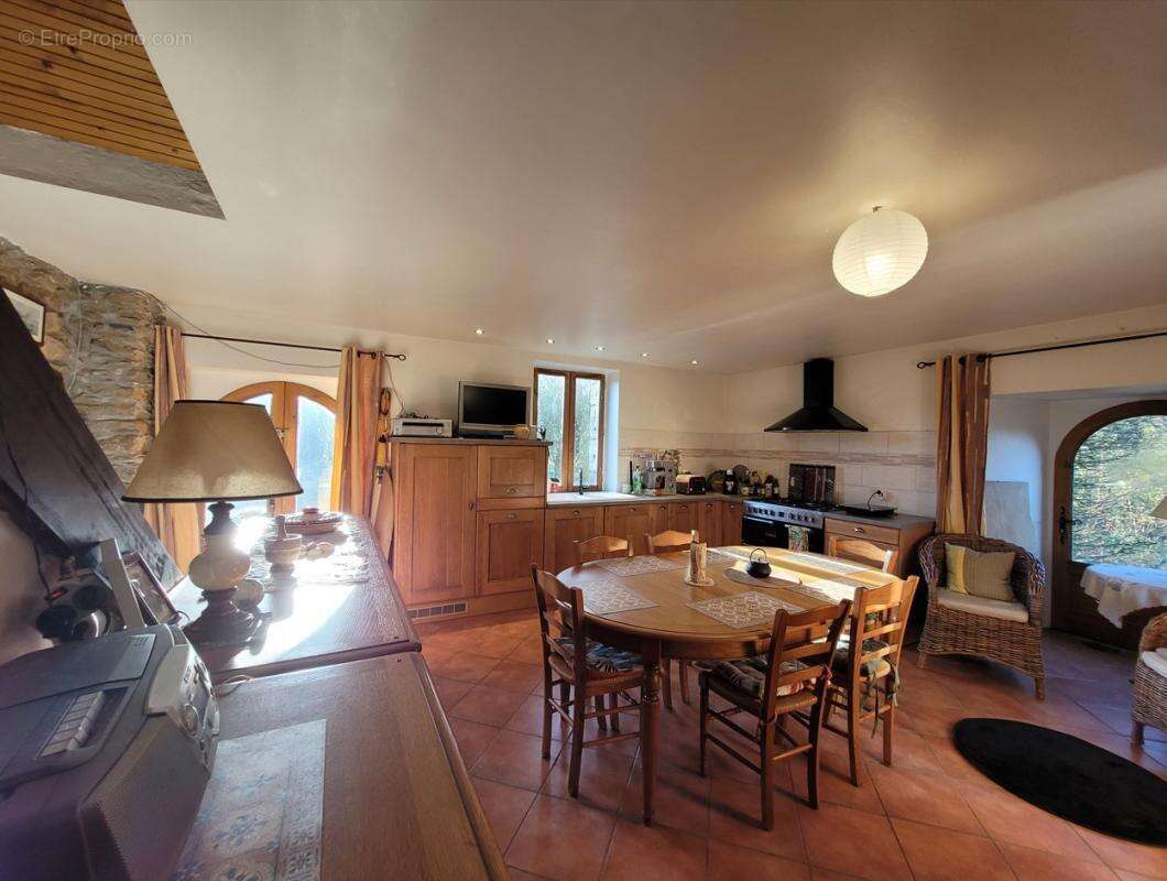 Maison à SAINT-MARTIN-DES-PRES