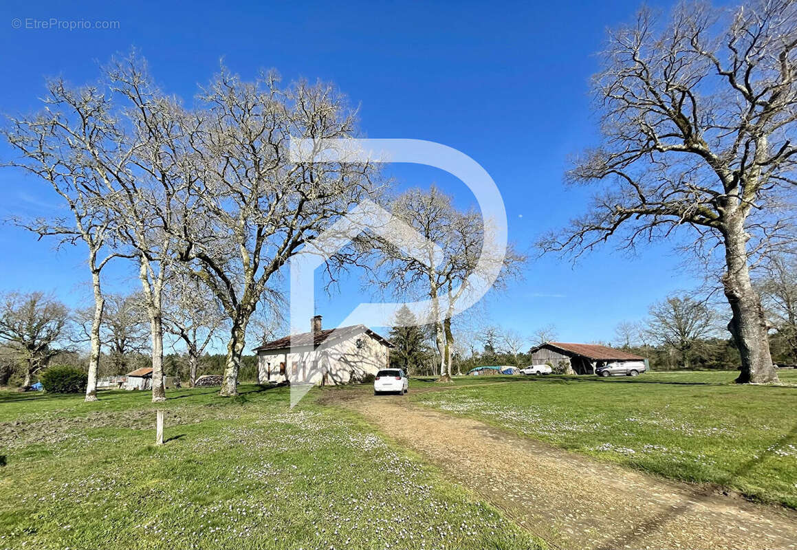 Maison à CERE