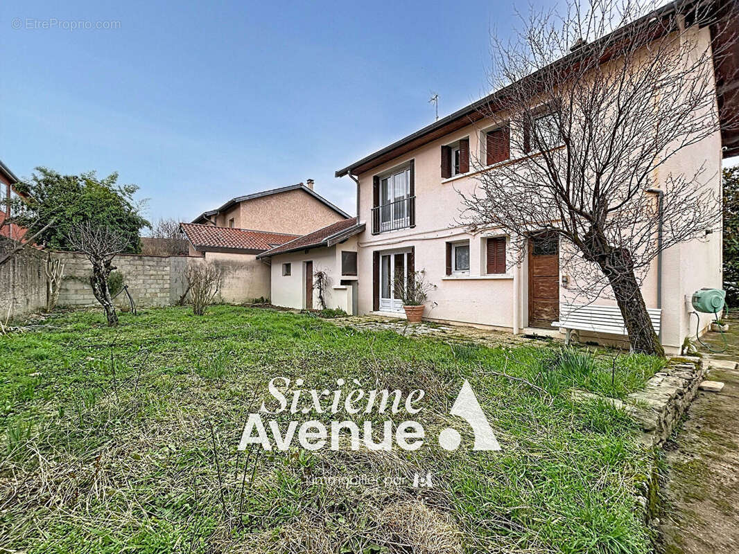 Maison à VAULX-EN-VELIN