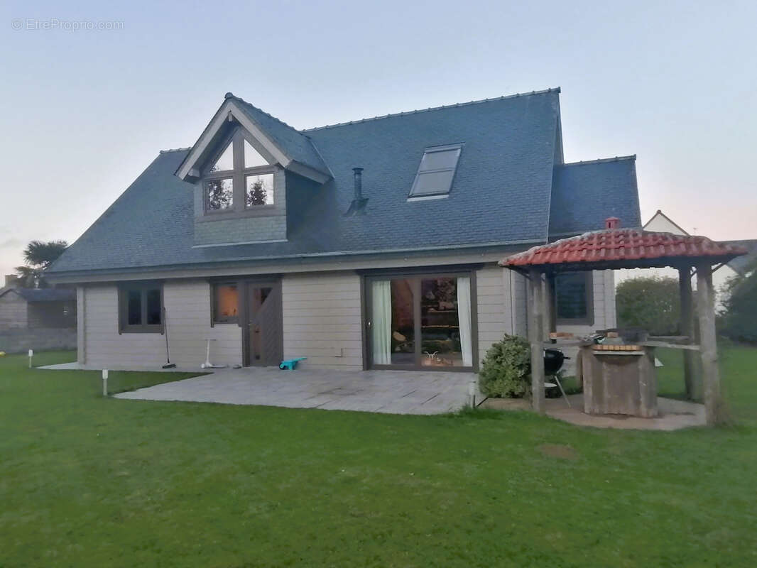 Maison à CAOUENNEC-LANVEZEAC