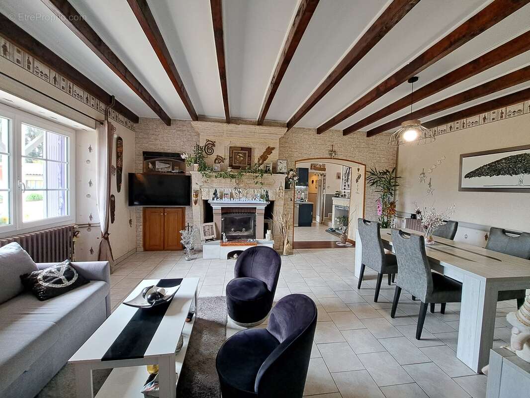 Maison à NEUVICQ