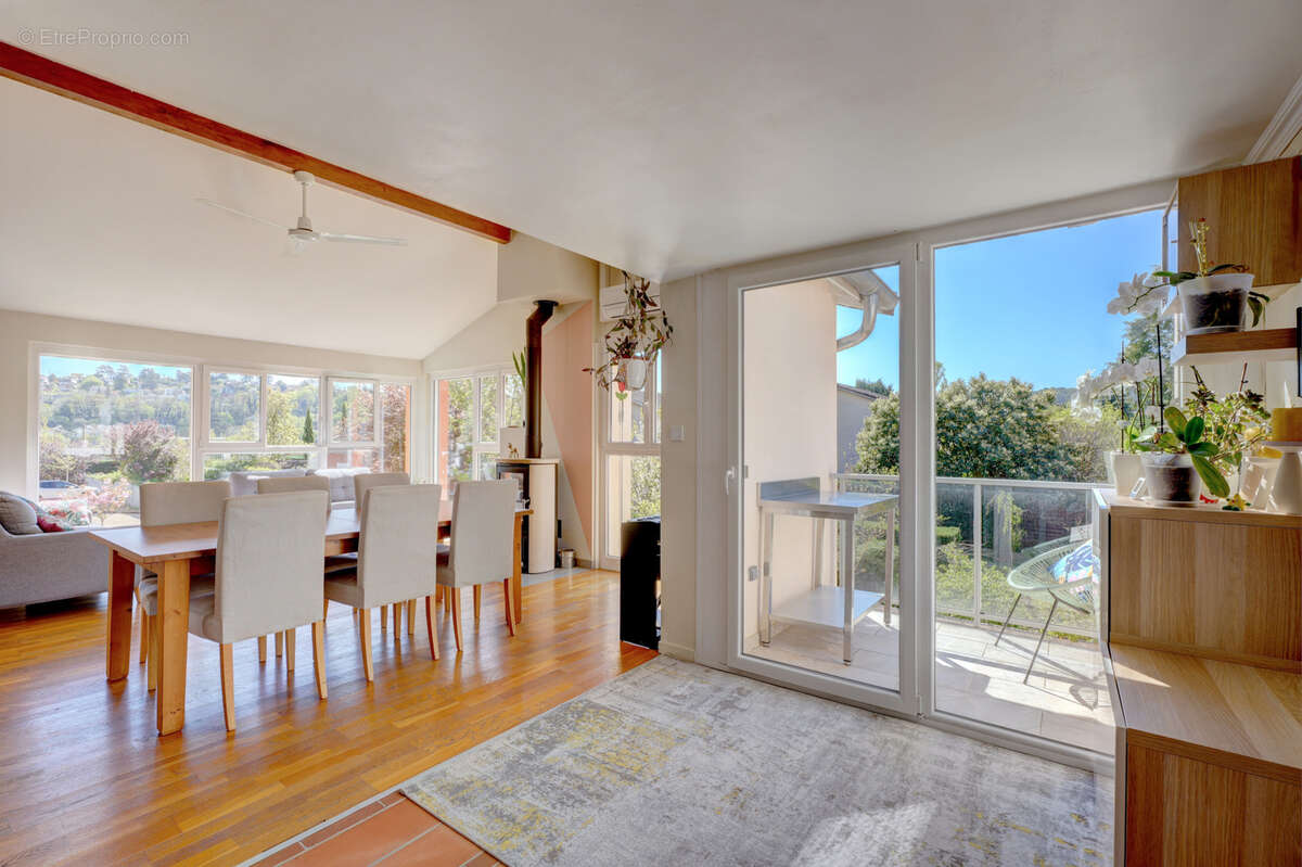 Maison à COUZON-AU-MONT-D'OR