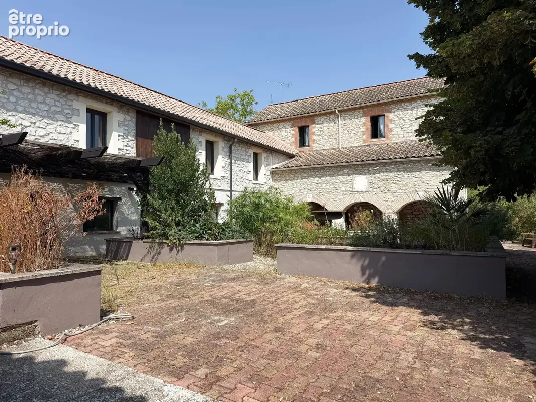 Très bel ensemble immobilier avec potentiel locatif, sur 12 ha - photo 37
