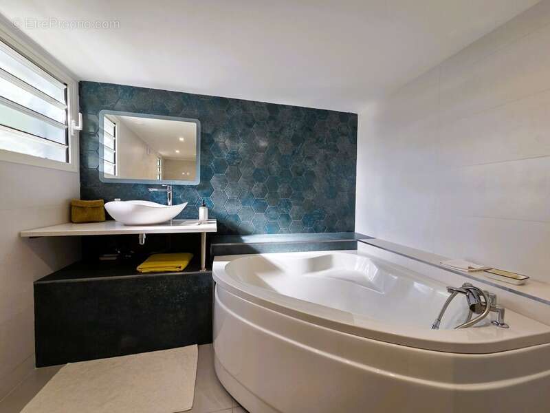 Maison T4 rénovée + studio indépendant neuf – Vue océan – Plateau Caillou - photo 14