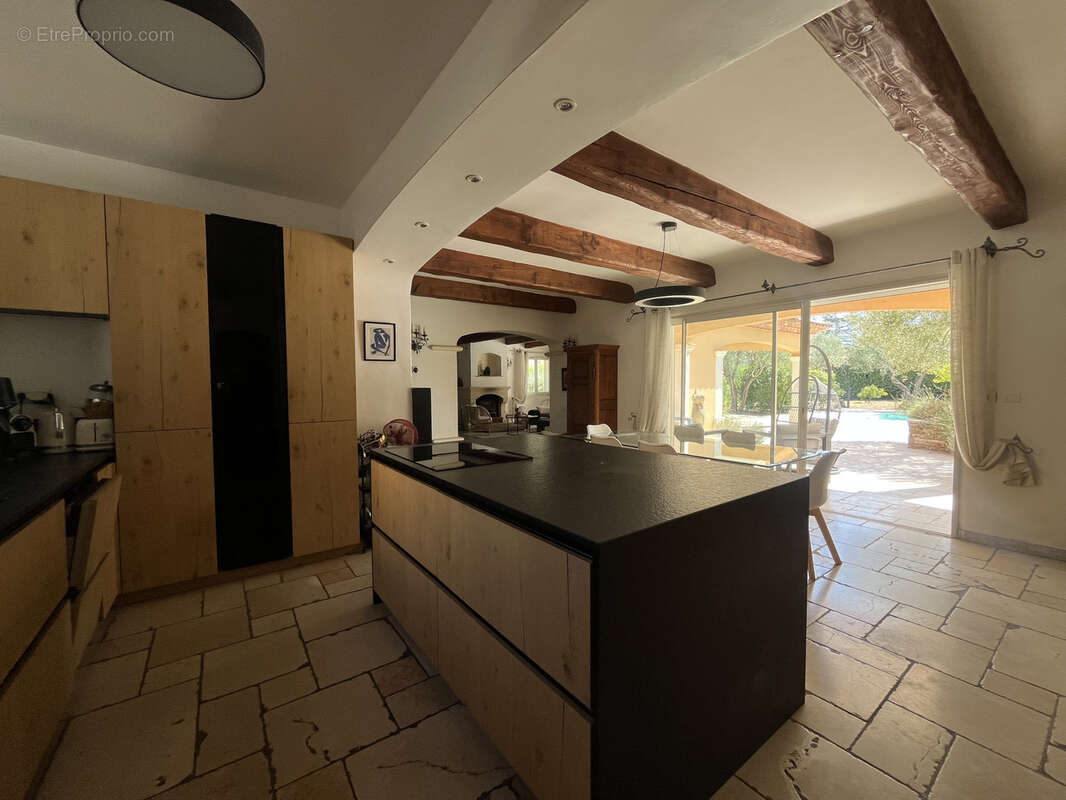 Maison à ROQUEBRUNE-SUR-ARGENS