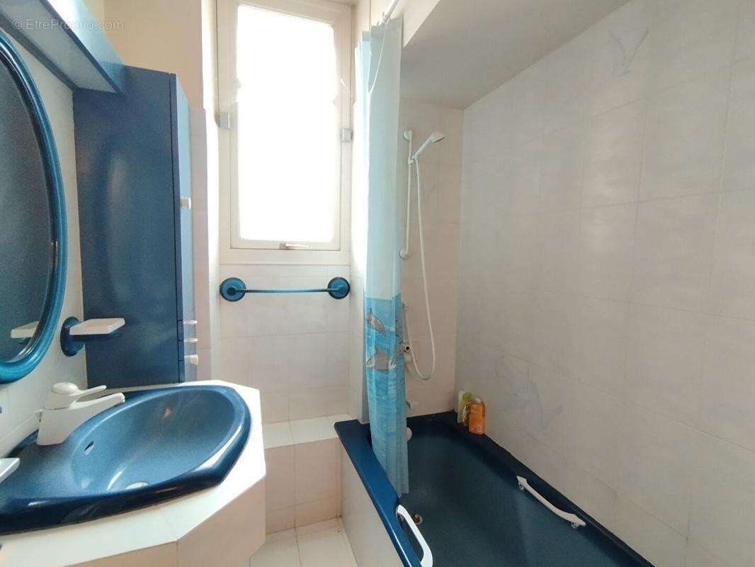 Maison à LA CHAPELLE-BASSE-MER