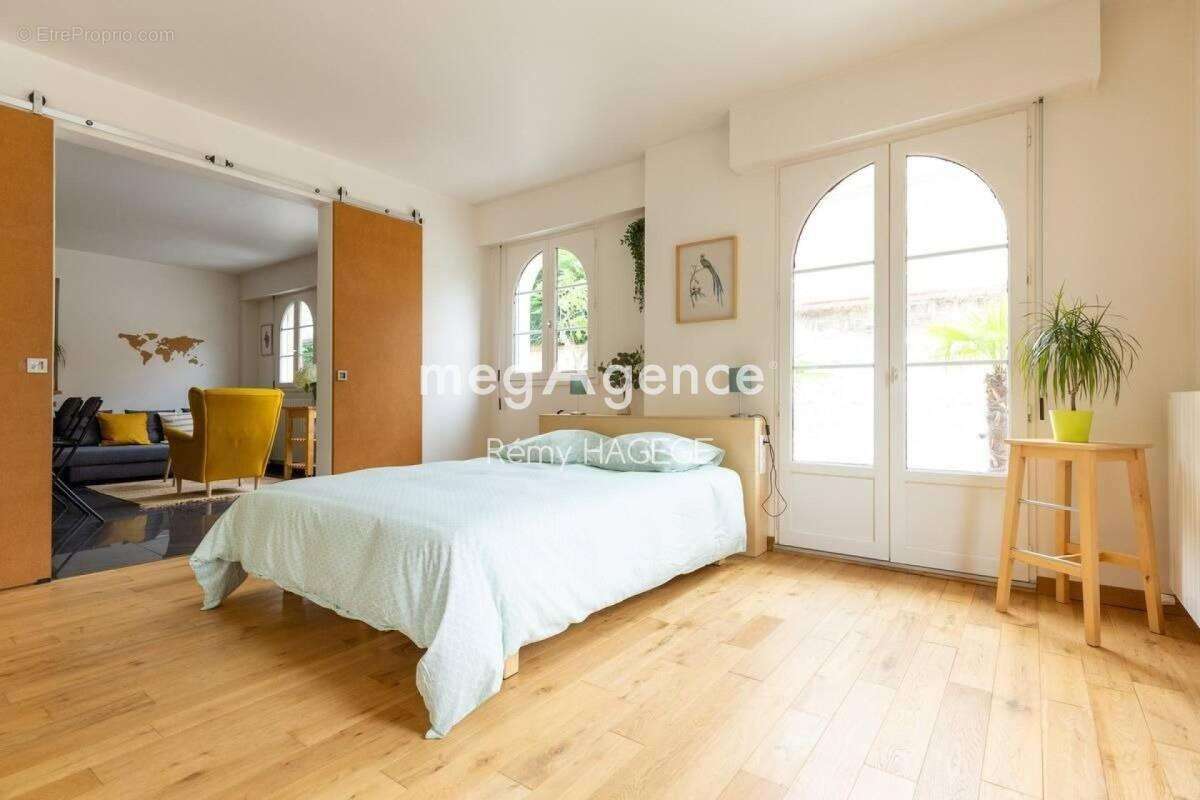 Appartement à LA GARENNE-COLOMBES