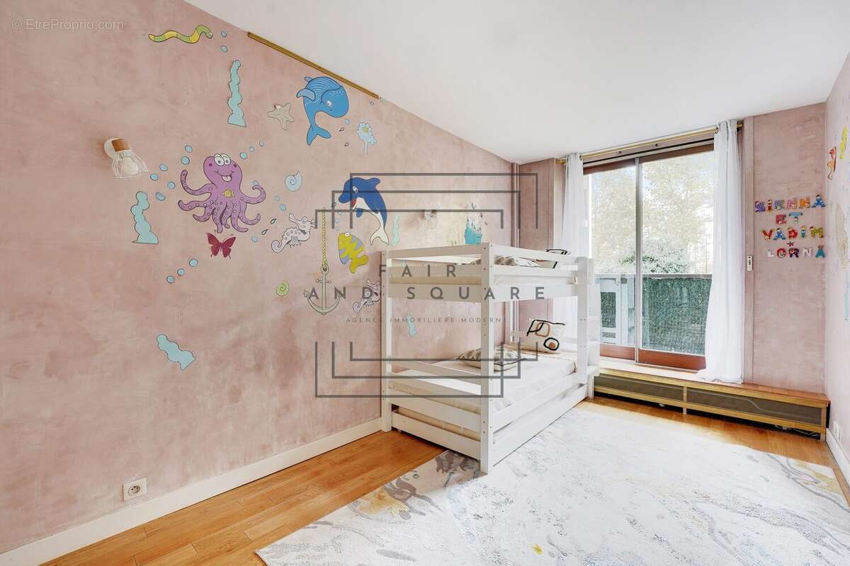 Appartement à NEUILLY-SUR-SEINE
