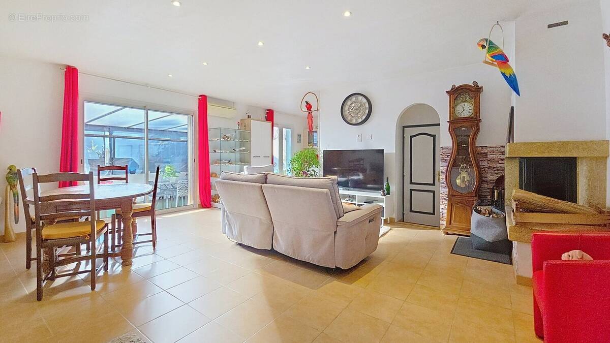 Maison à LA TOUR-SUR-ORB