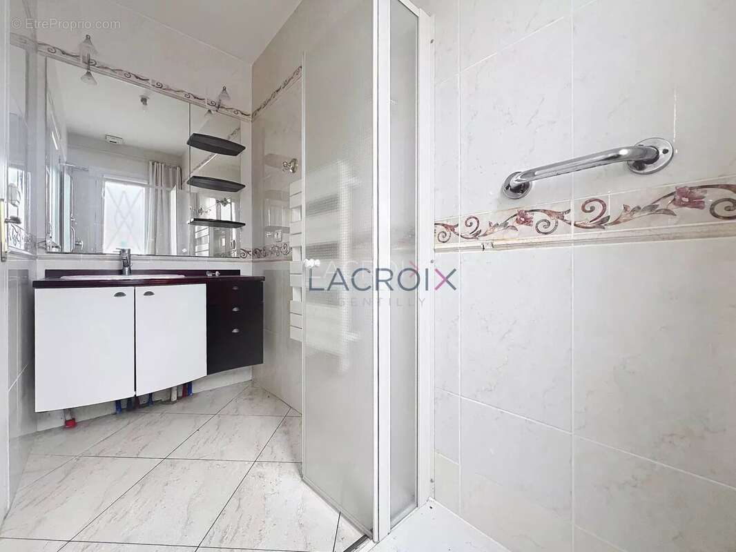 Maison 4 chambres avec jardin à 2 pas du métro 14 - photo 12