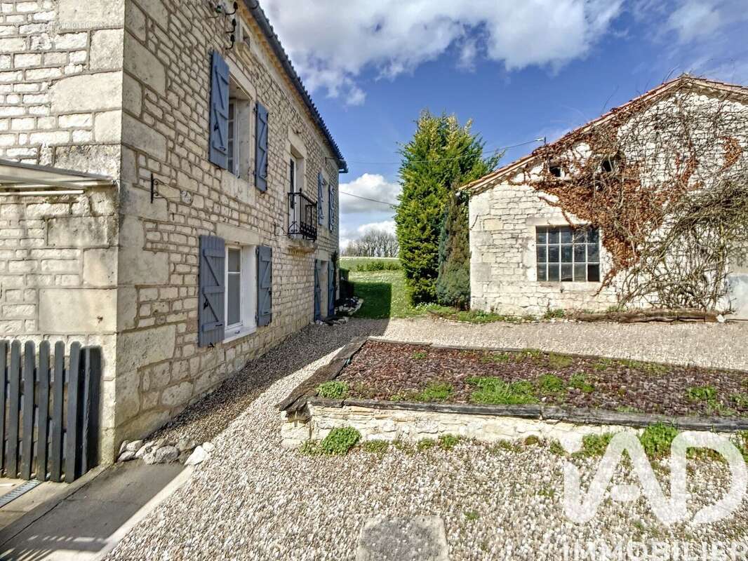 Maison 134 m² à Montaigu-De-Quercy  - photo 3