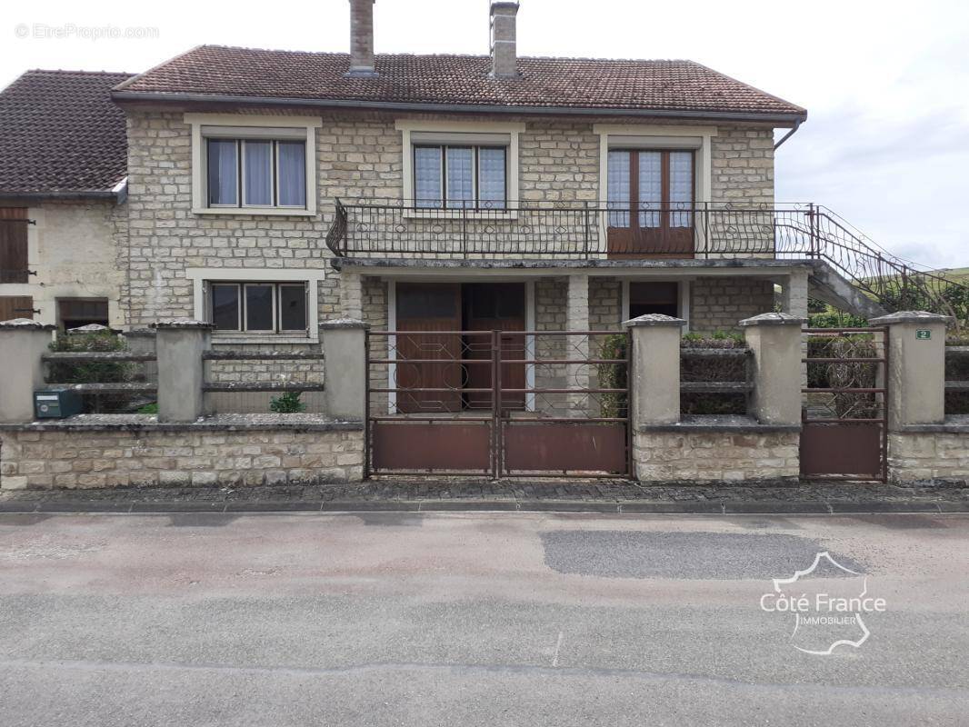 Maison à CUNFIN