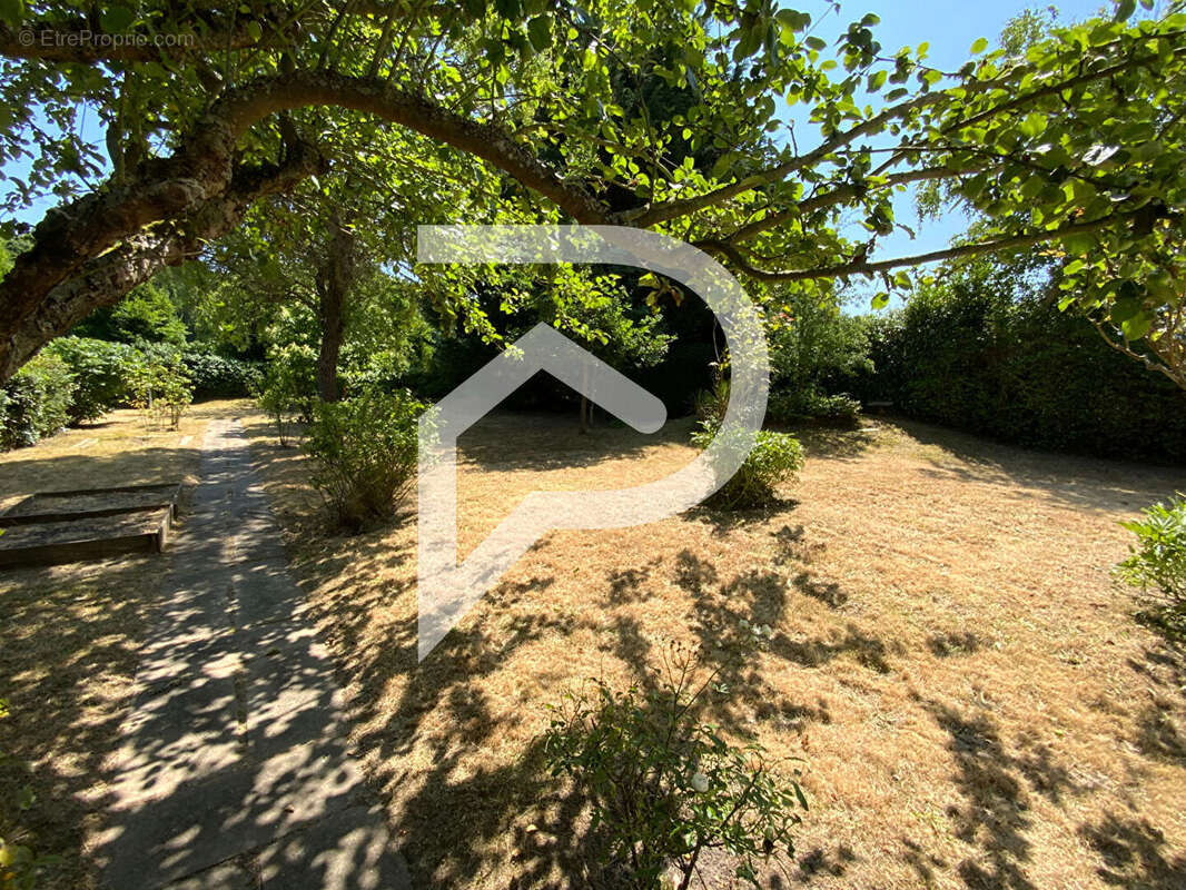 Maison à LES ESSARTS-LE-ROI