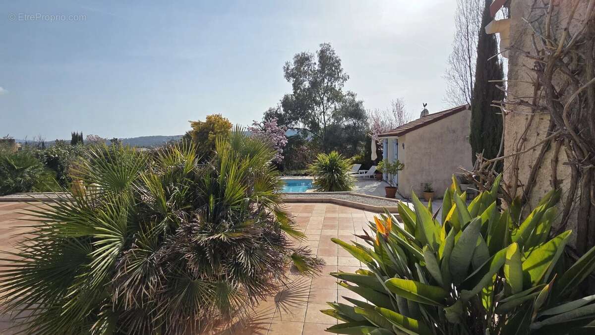 Maison à TOURRETTES