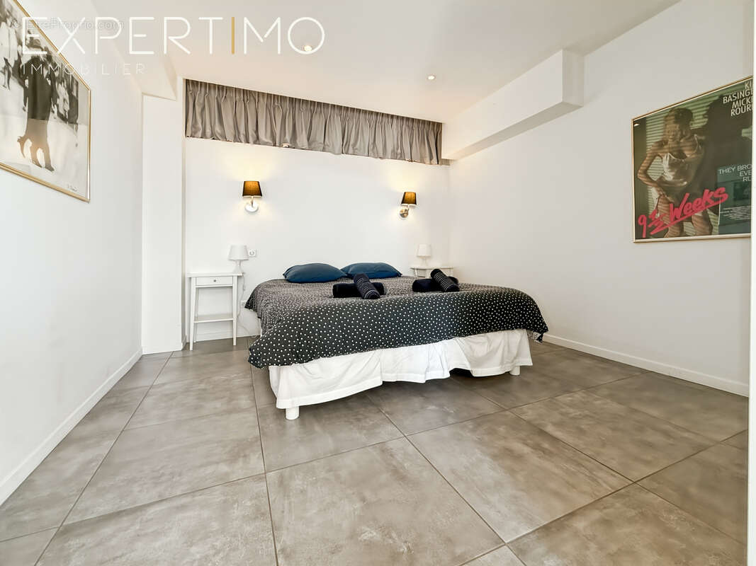 Appartement de Type T3 avec belle terrasse, très beau jardin, deux places de parking, un cellier . - photo 8