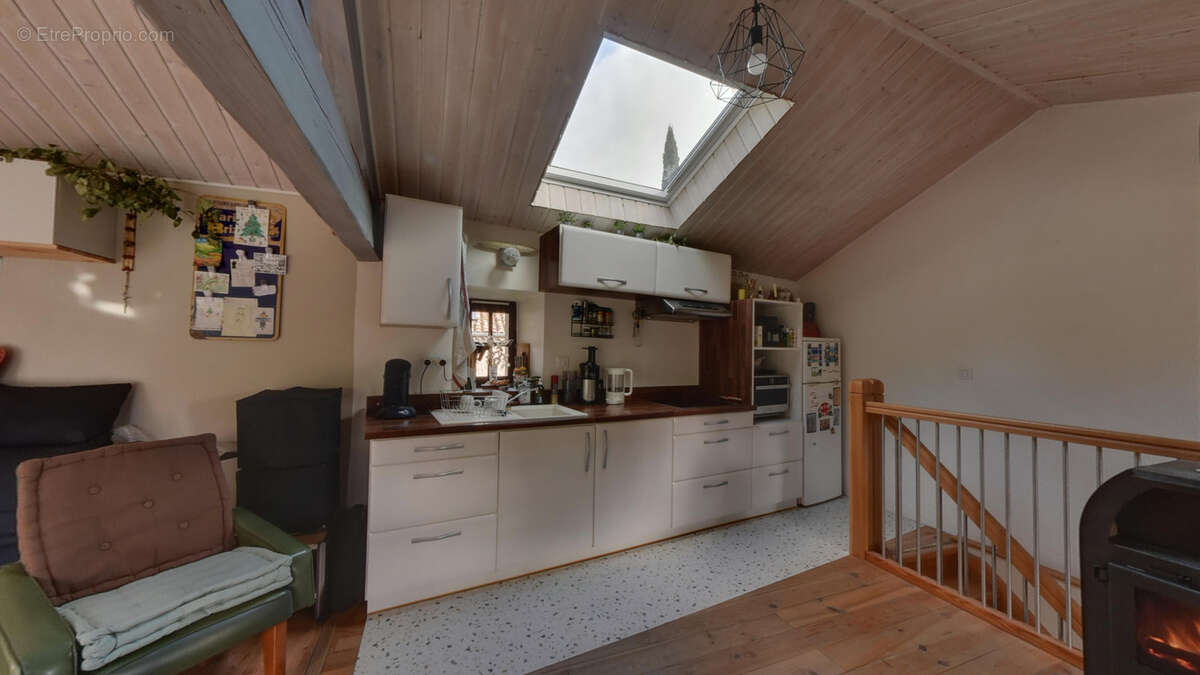 Maison à SAINT-MICHEL-DE-CHABRILLANOUX