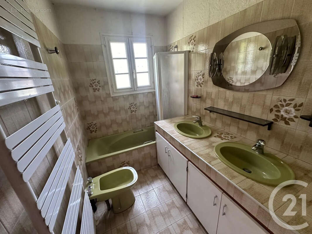 Maison à RUELLE-SUR-TOUVRE