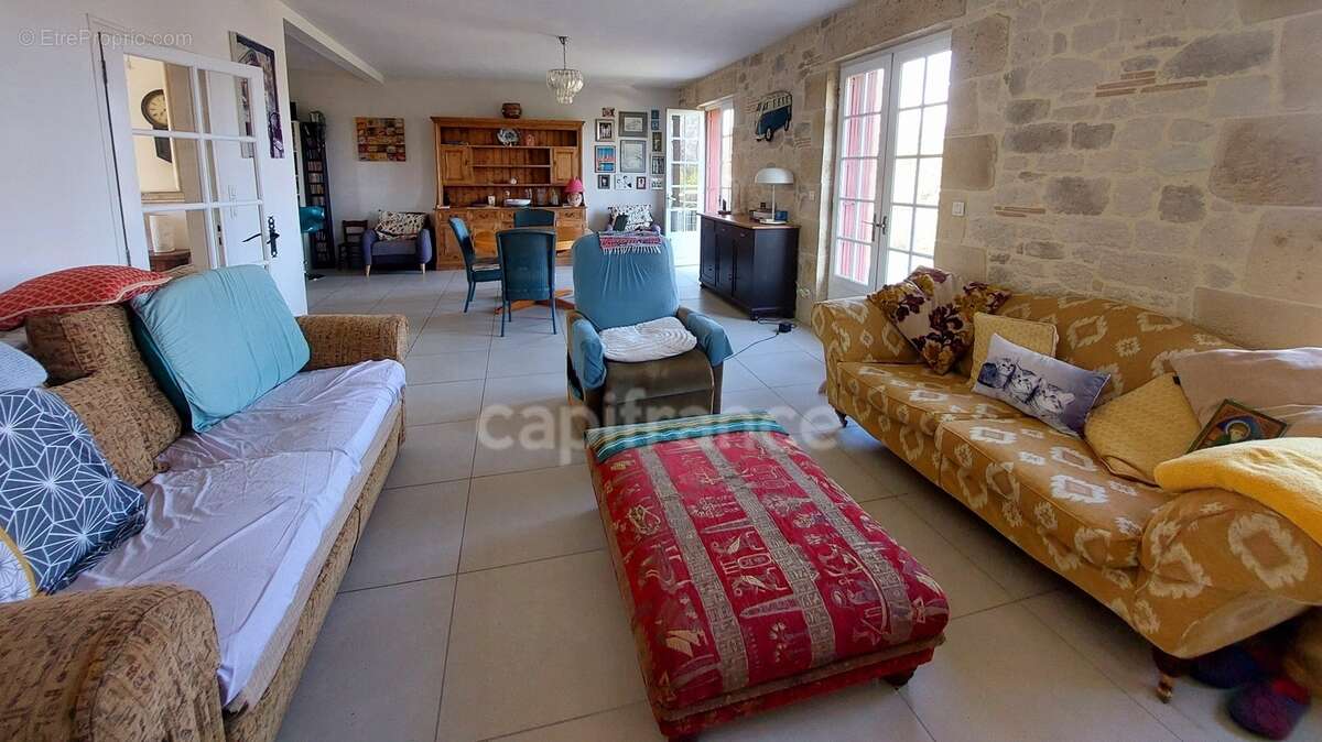 Maison familiale de 244m² à Belvès, 8 pièces, 5 chambres, avec vue dégagée et appartement spacieux indépendant, terrain de 3088m - photo 23