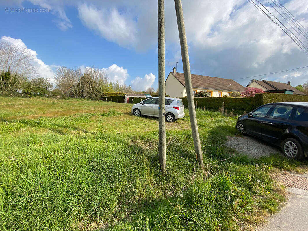 Terrain à SAINTE-SUZANNE-SUR-VIRE