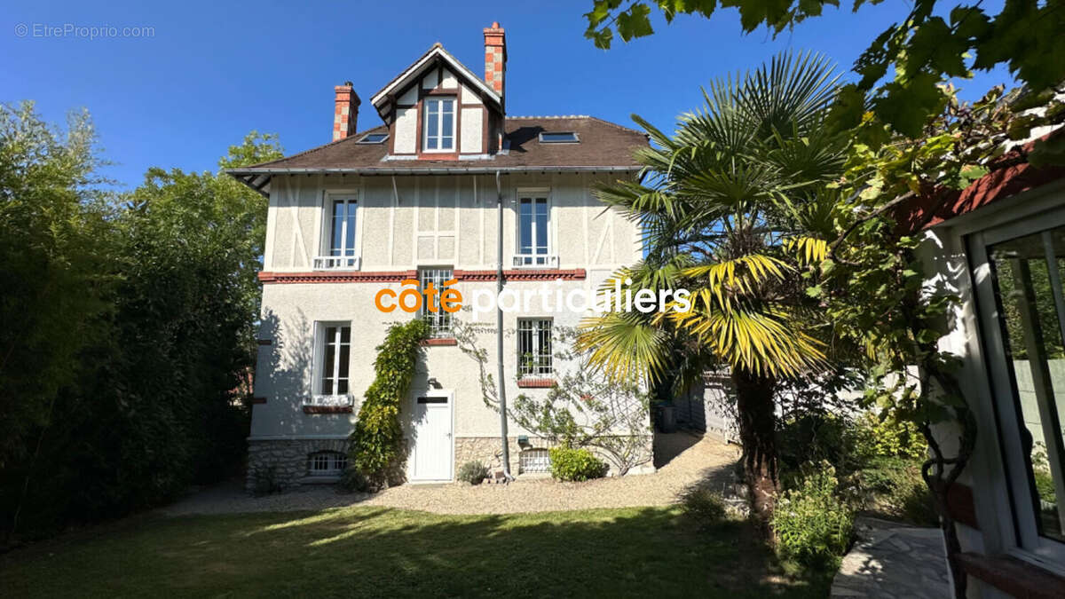 Maison à COMBS-LA-VILLE