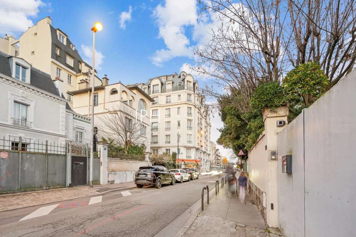 Appartement à COURBEVOIE