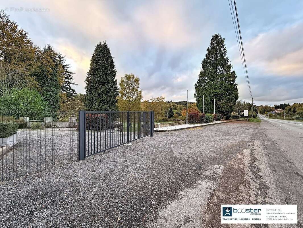 Commerce à COMPREIGNAC