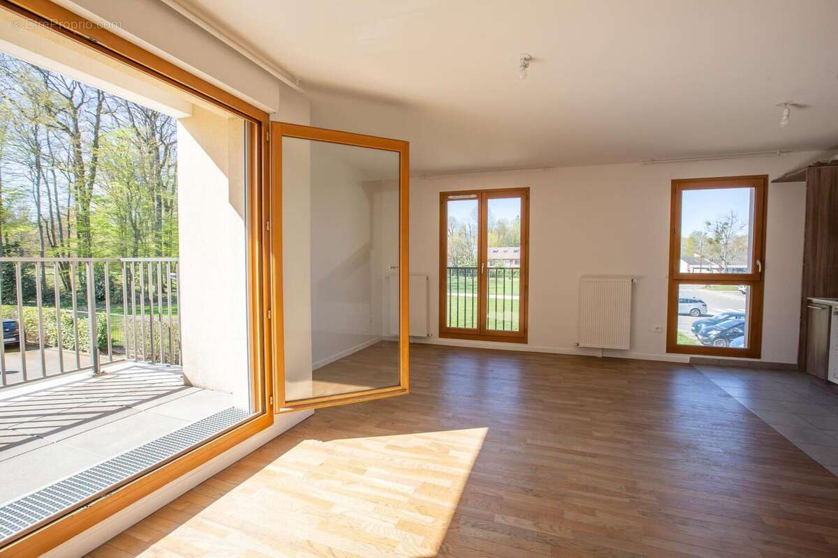 Photo 7 - Appartement à LE MESNIL-SAINT-DENIS
