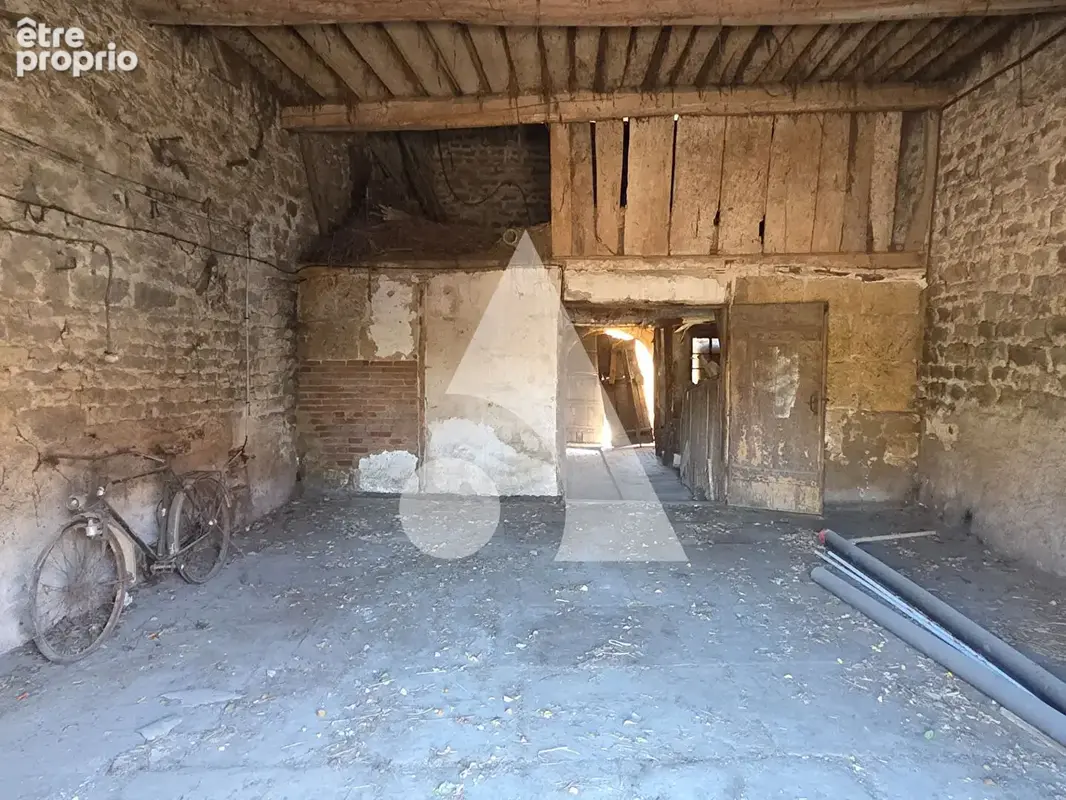 Maison appartement à réhabiliter - jardin - stationnements - cave - remise - St Germain les Arlay - photo 2
