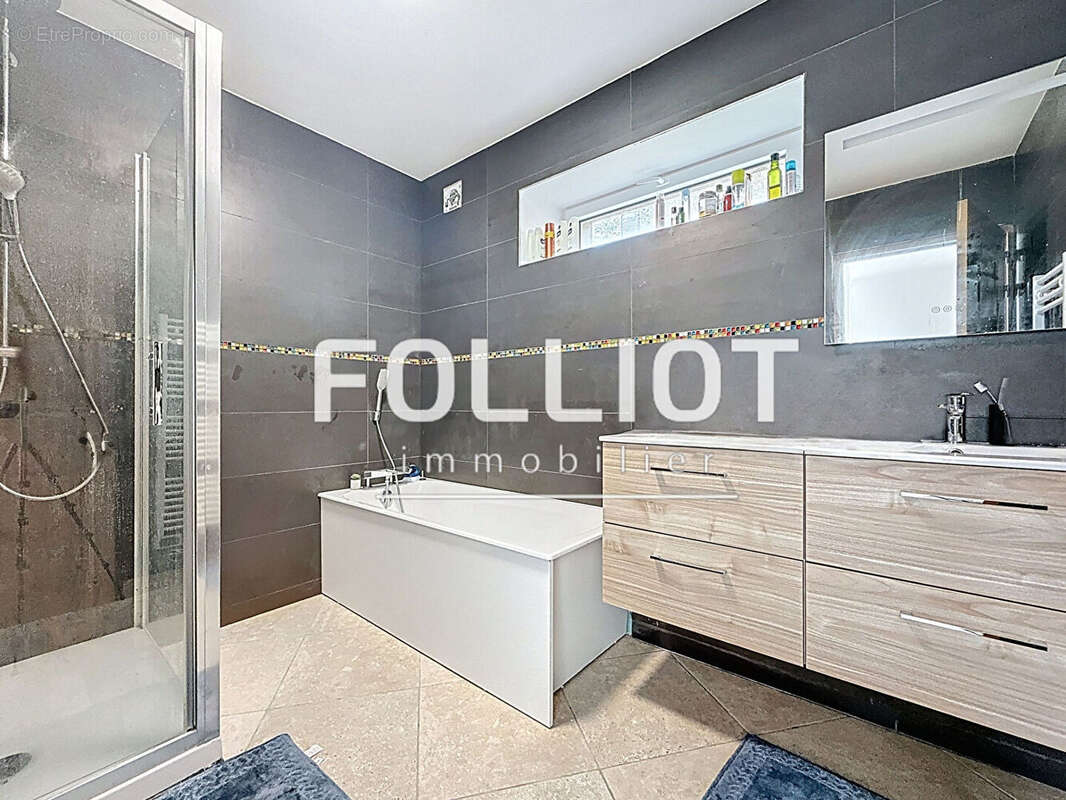 A Vendre Maison en pierres refaite avec goût dans un hameau au calme des Moitiers d'allonne  à 5 km de la mer - photo 6