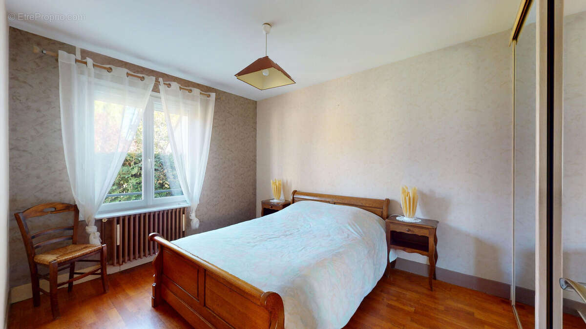 Maison à LES CLAYES-SOUS-BOIS