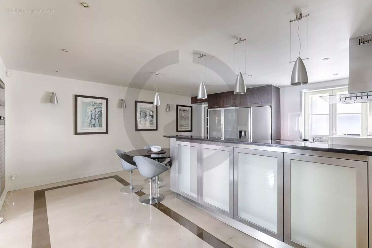 Appartement à PARIS-8E