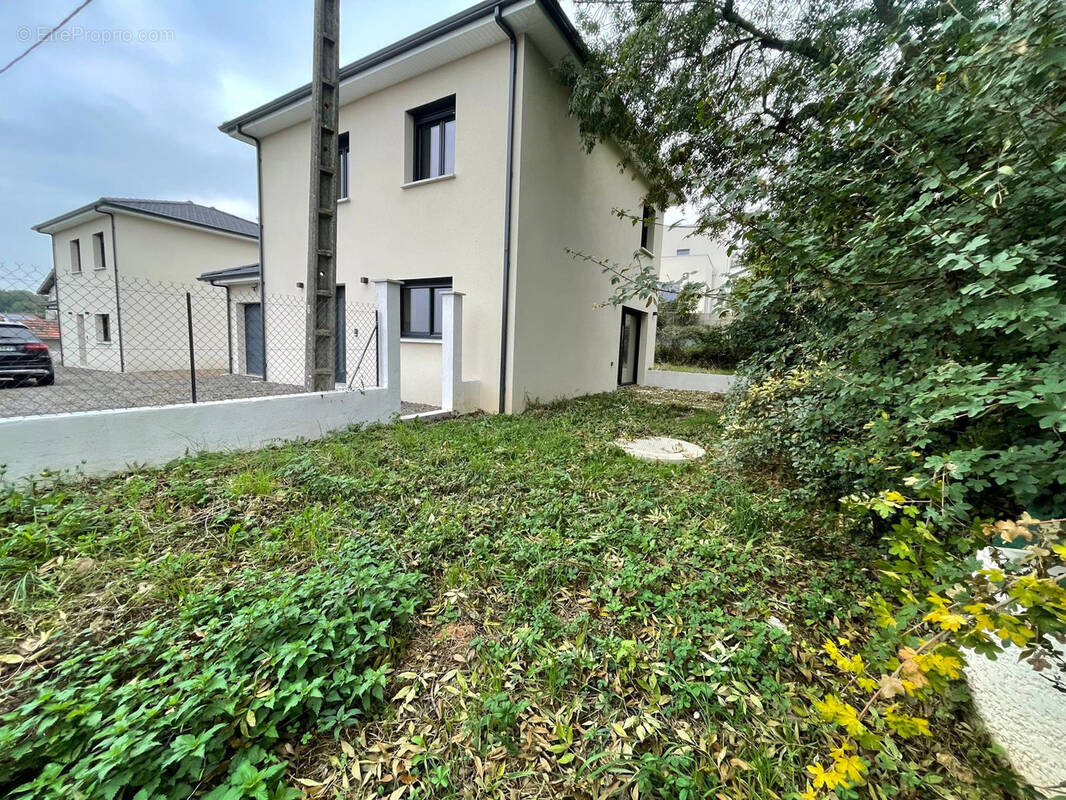 Maison à SALAISE-SUR-SANNE