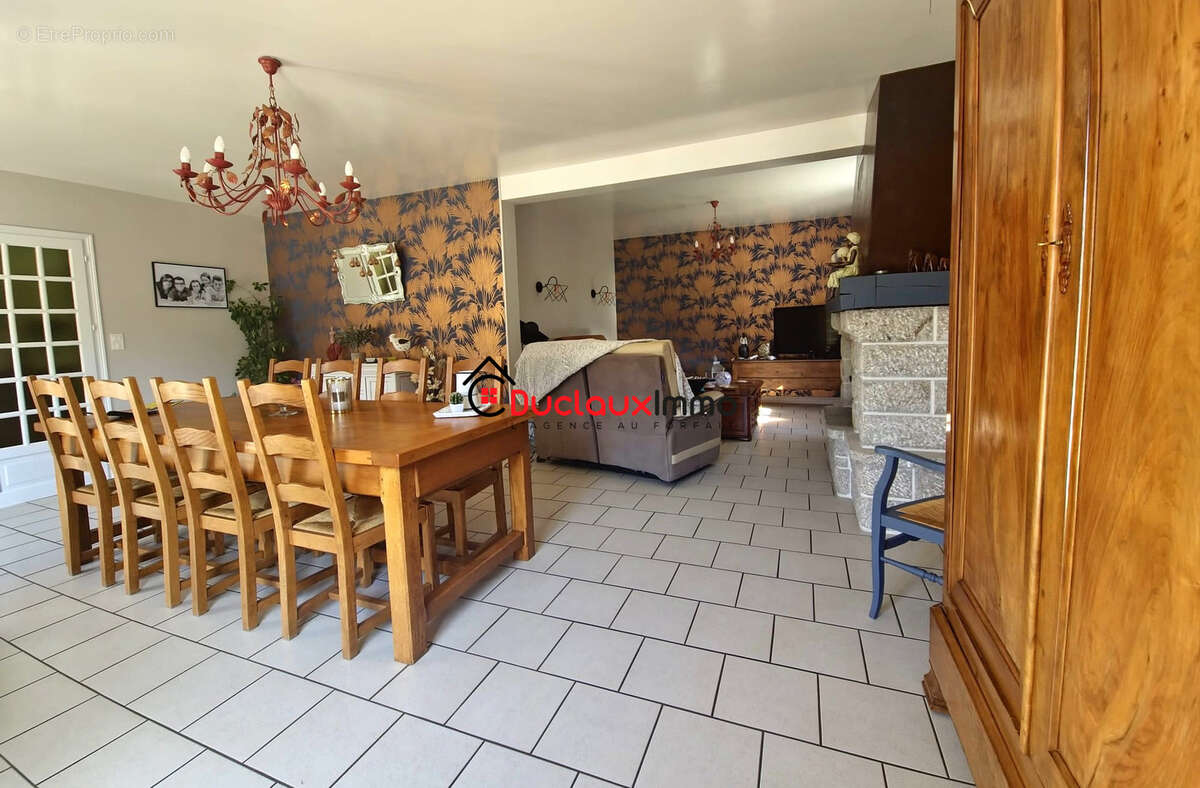 Maison à SANSAC-DE-MARMIESSE