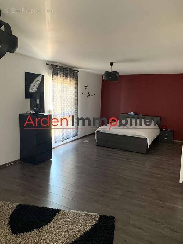 Maison à CORNY-MACHEROMENIL