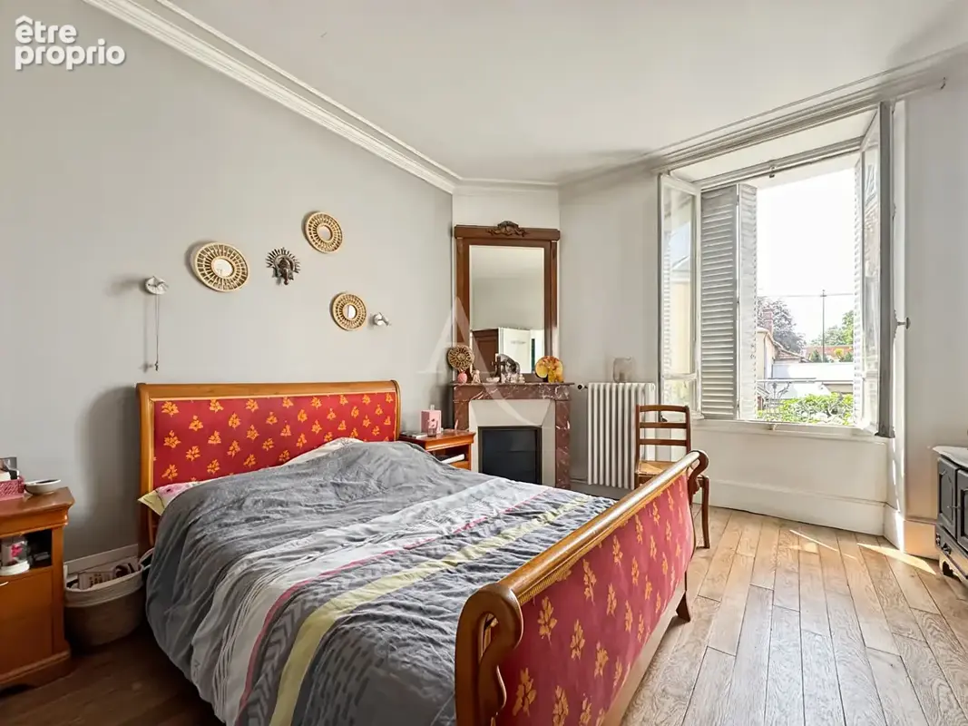 Maison bourgeoise en centre-ville de 214m², 5 chambres avec stationnement - photo 11