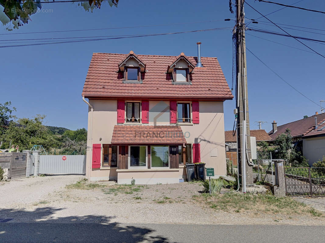 Maison à MONTECHEROUX