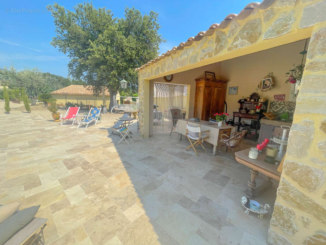 Maison à SAINT-PANTALEON-LES-VIGNES