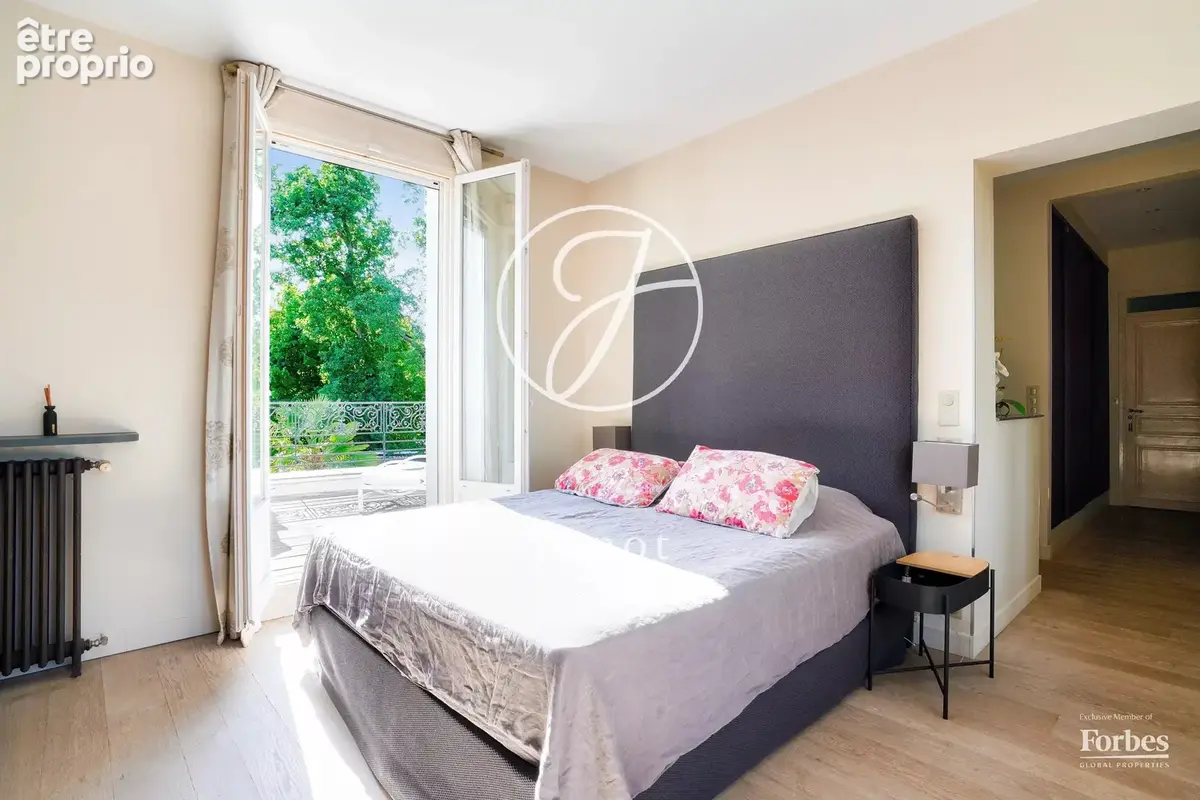 Le Vésinet - SUD - Maison - 6 chambres - 300m² - Terrain 1800m² avec piscine. - photo 15