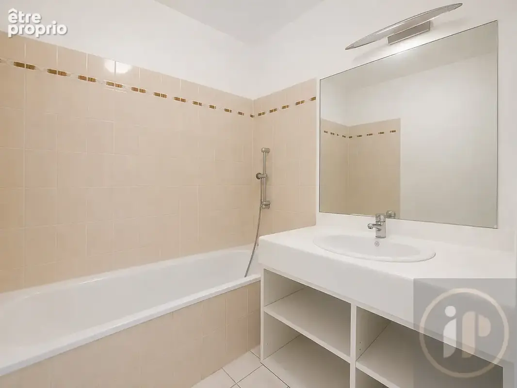 Studio proximité gare et commerces : Idéal investisseur ou primo accédant - photo 9
