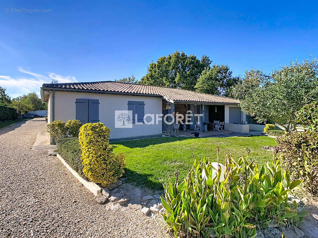 Maison à BARRY-D&#039;ISLEMADE