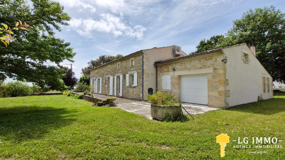 Maison à CHENAC-SAINT-SEURIN-D'UZET