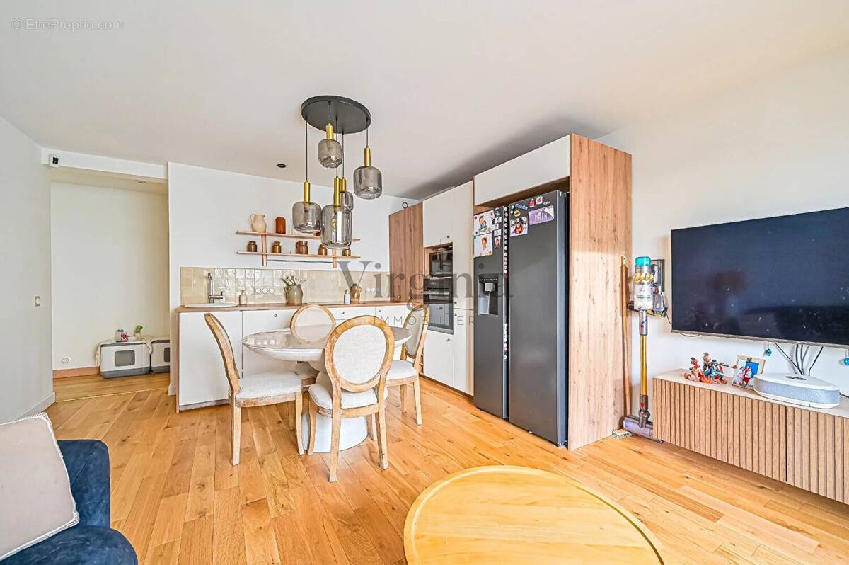Appartement à CHARENTON-LE-PONT