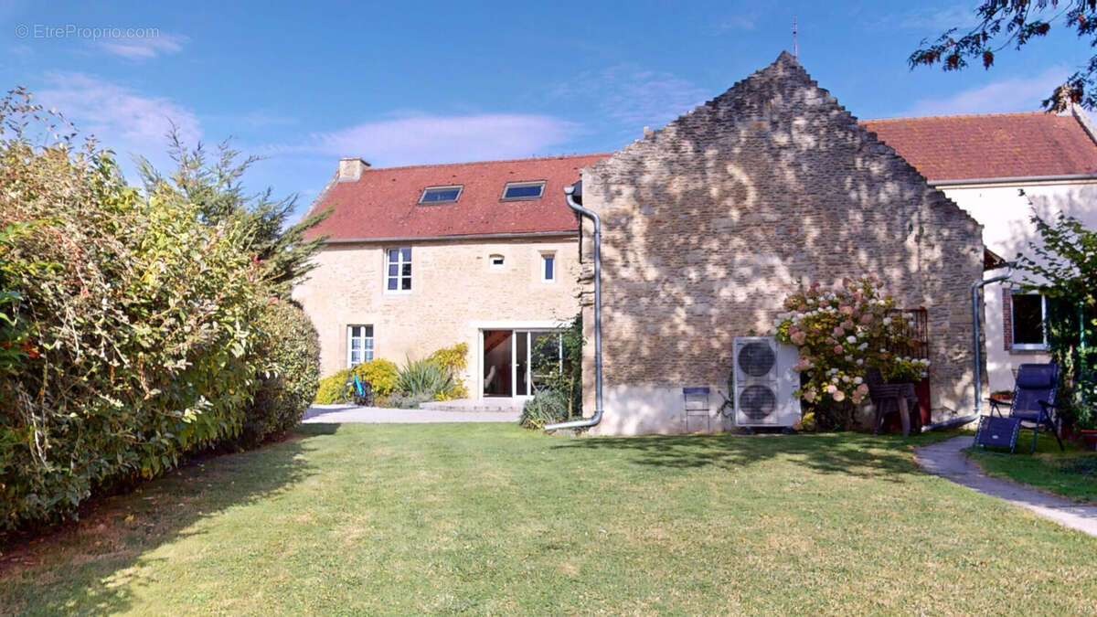 Maison à ARGENCES