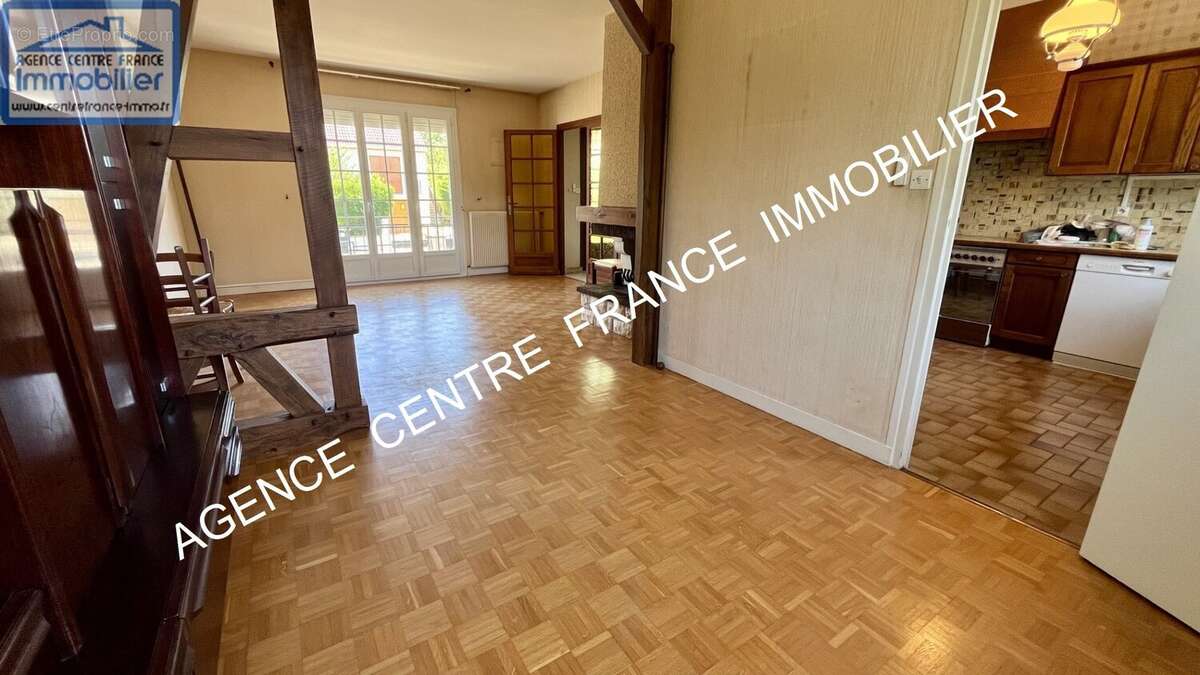 Maison à LA CHAPELLE-SAINT-URSIN